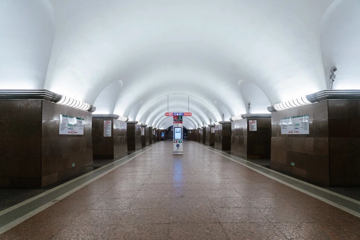 Станция метро «Площадь Ленина»