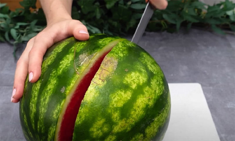 Арбузное мороженое в кожуре: летний десерт без хлопот