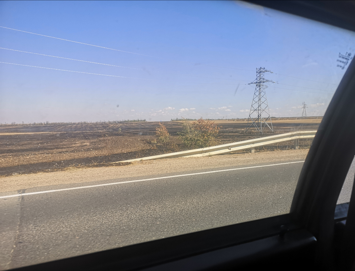 Это на днях снова горело. Очень большая площадь, трасса была перекрыта