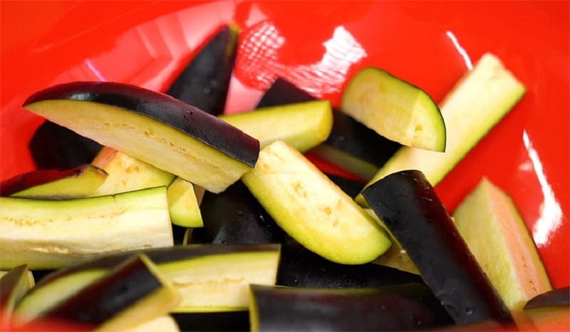 Баклажаны с огоньком: пикантная закуска, которая удивит всех