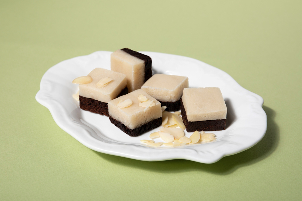 Есть версия, что часть -pan в названии десерта переводится как «хлеб»
