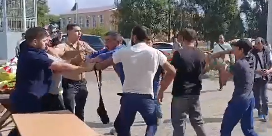 Яблоки раздора: вооружённые молотками и пилами цыгане устроили бойню возле православного храма