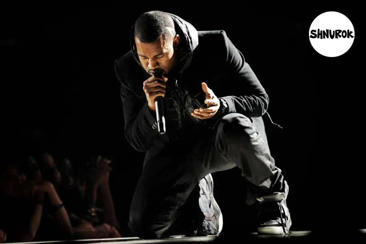 Канье Уэст выступает на 50-й ежегодной церемонии вручения премии «Грэмми» 10 февраля 2008 года в Лос-Анджелесе