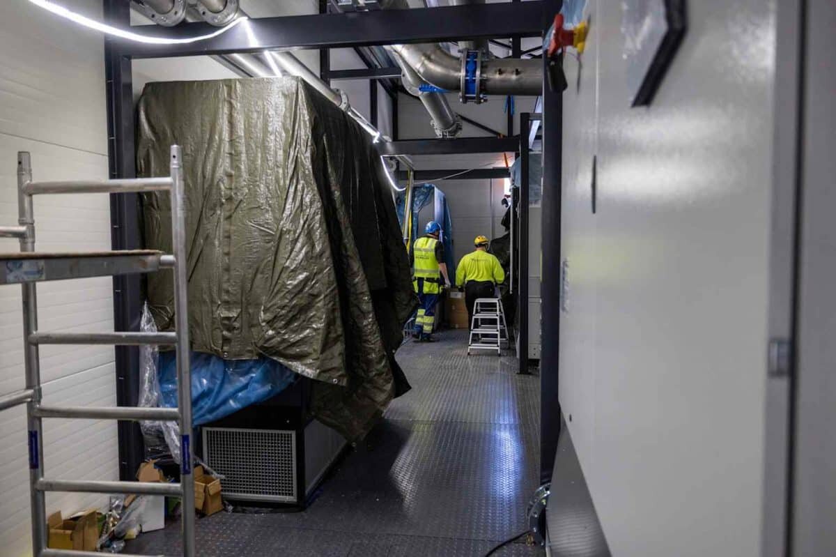    Монтажные работы на теплонасосной станции в Хамине / © Antro Valo, Yle