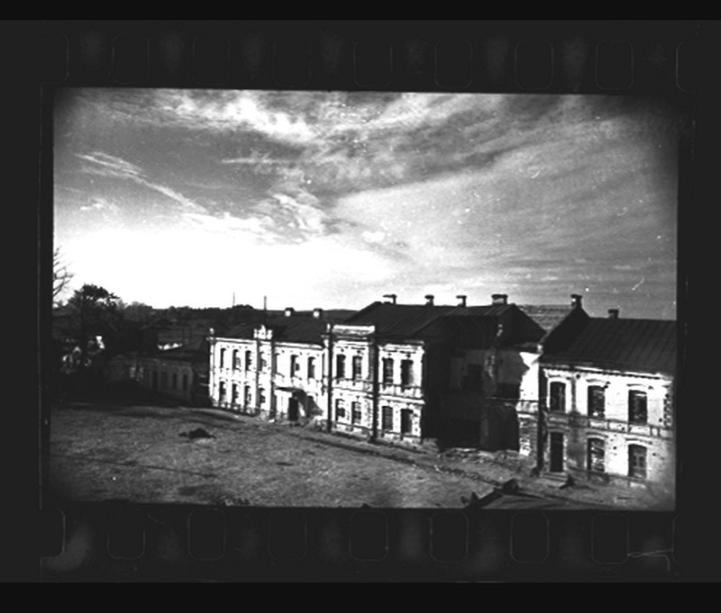 Вид на центральную площадь г. Невеля, октябрь 1943 г. Хроника 