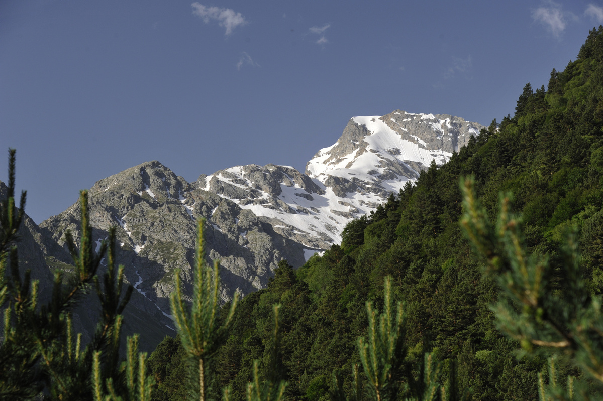 Кавказские горы везде красивы, куда ни глянь.