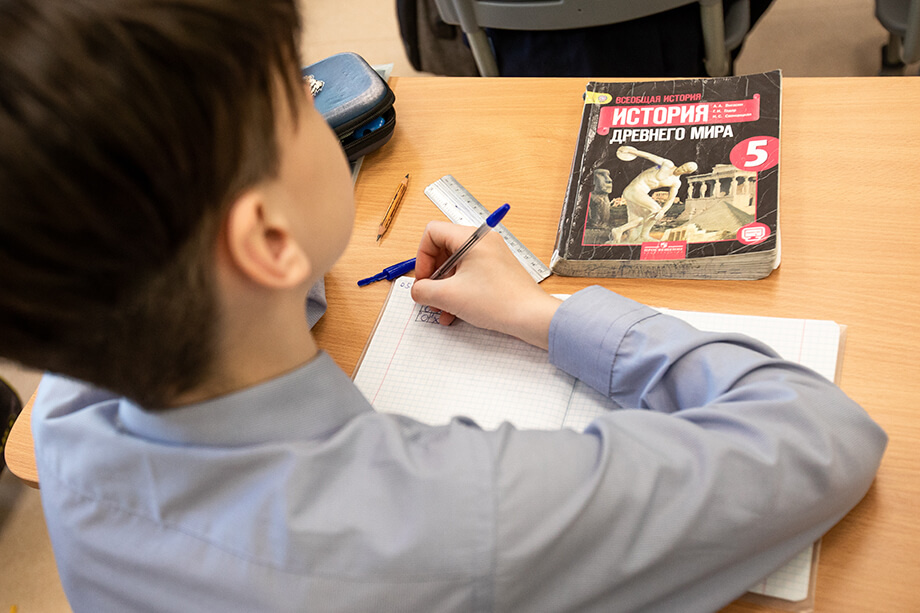 Уроки истории займут место обществознания в школьной программе. | Фото: Наталья Чернохатова/Octagon.Media