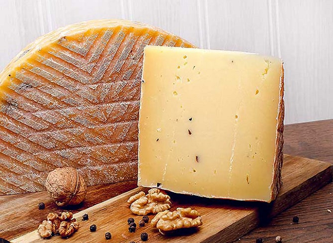 Сыр Альпийский из коровьего молока. Фермерский сыр "Гжельское подворье", Москва