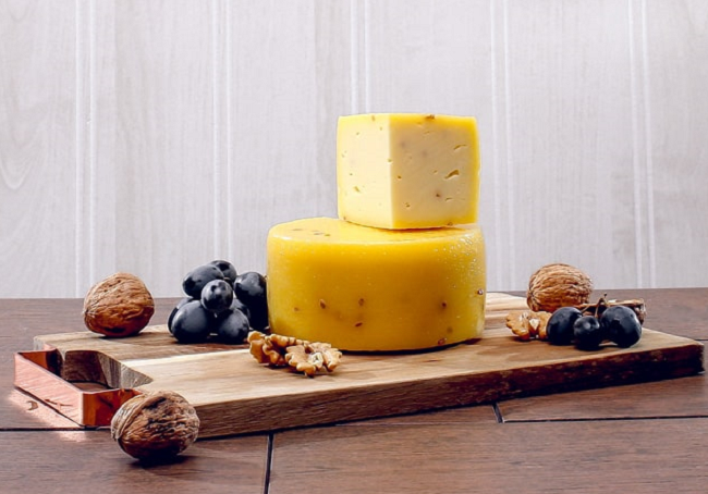 Сыр Качотта с пажитником. Фермерский сыр "Гжельское подворье".