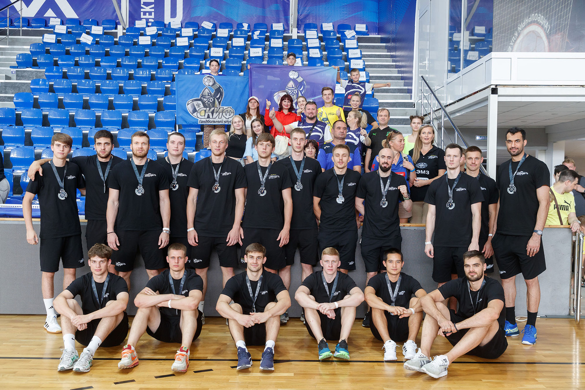 ГК СКИФ вместе с болельщиками. «Восток-Арена», Ставрополь. Фото: ГК «Виктор»