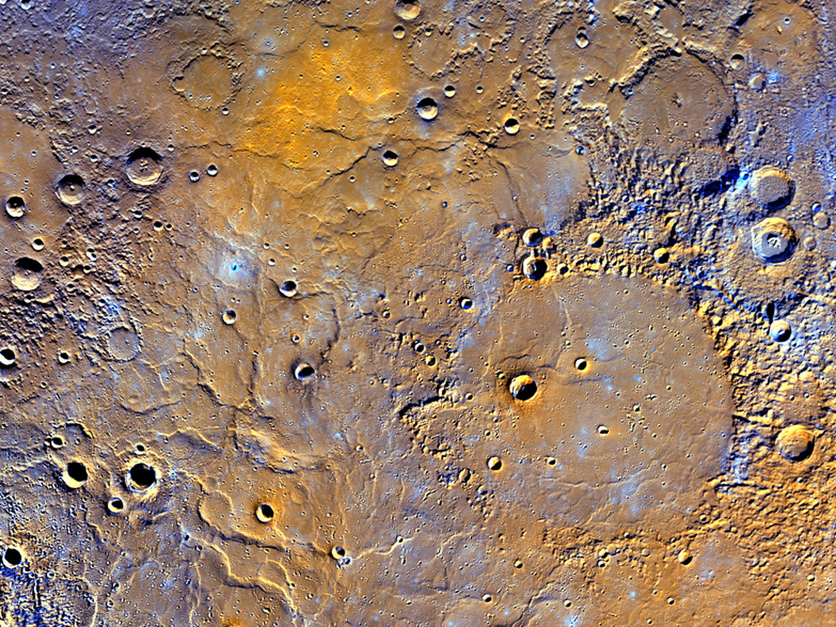 Поверхность Меркурия. Фото NASA.