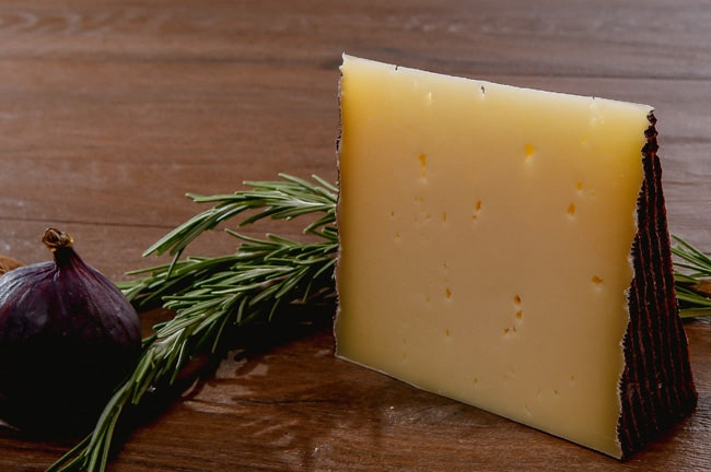 Фермерский сыр Манчего из овечьего молока. "Гжельское подворье"