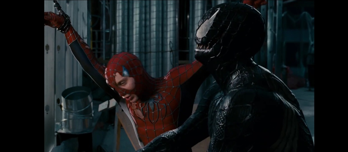 Веном привязал Питера к балке 