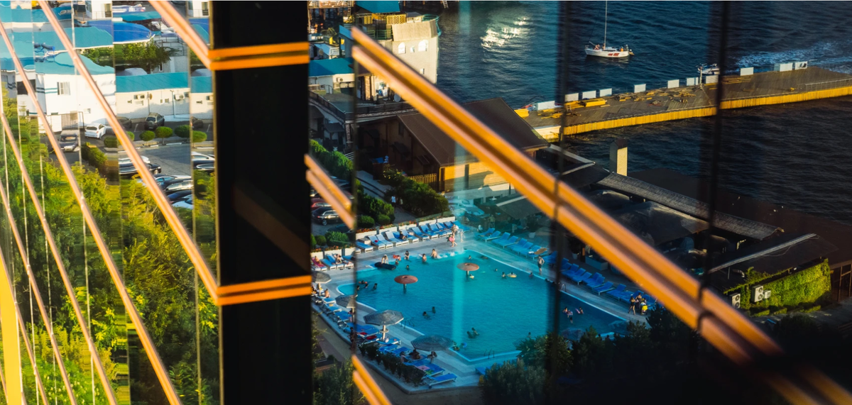 «Золотая Бухта» вид на пляж