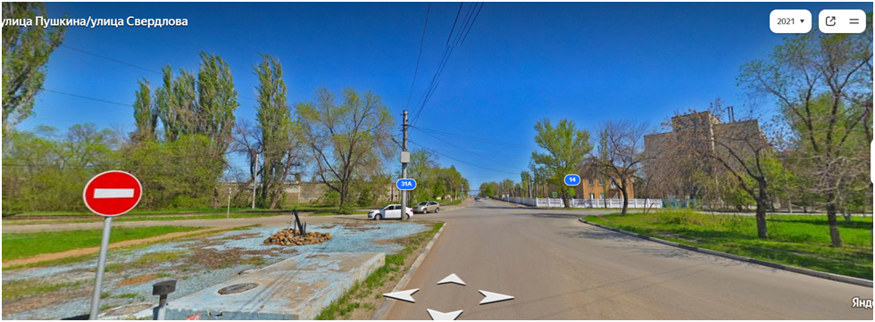 Вот эта небольшая площадь на фото.