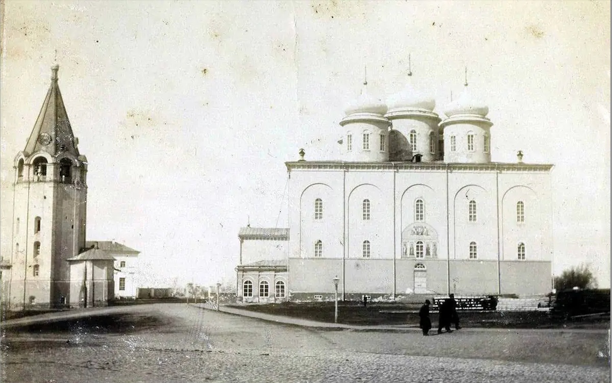 Спасо-Преображенский Кафедральный собор и колокольня. Фото: pastvu.com