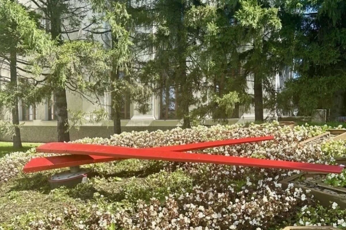    Стрелки клумбы «Цветочные часы» обновлены в Новосибирске