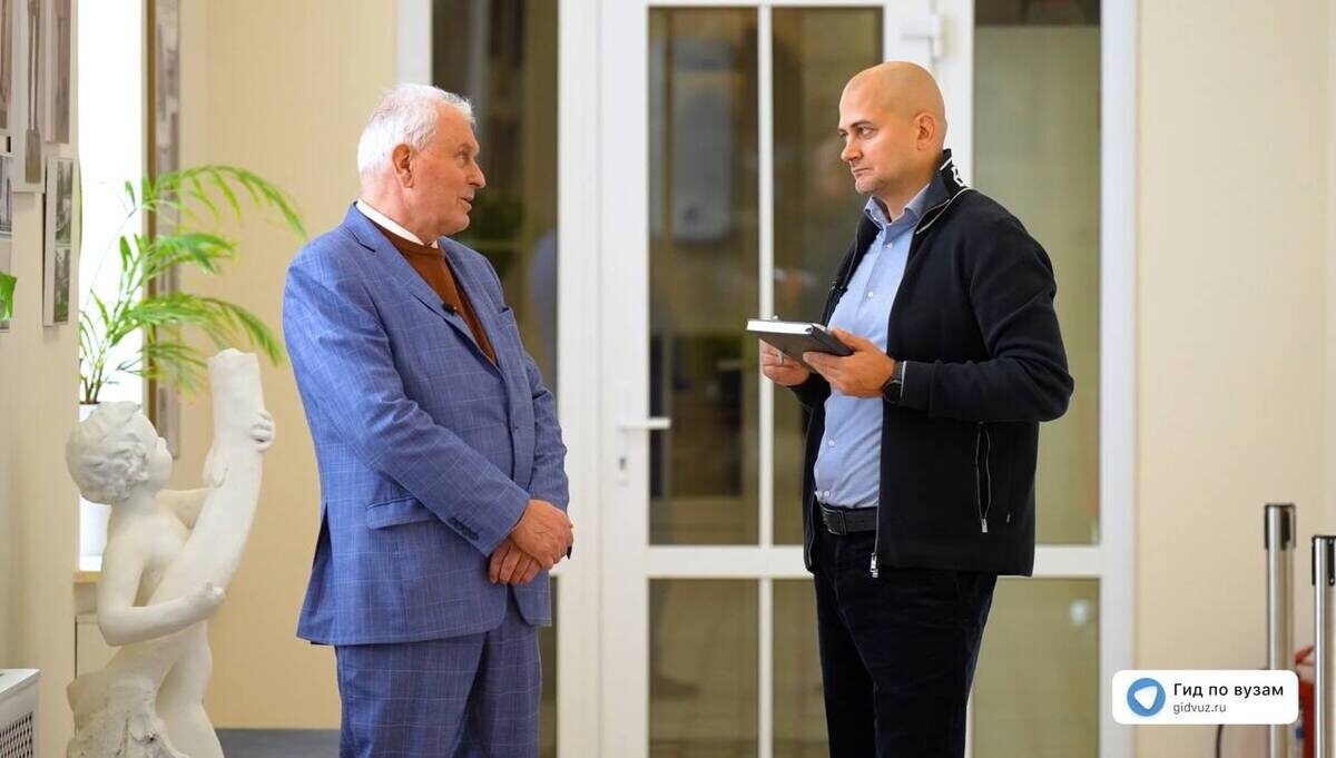 Интервью в Санкт-Петербургском государственном педиатрическом медицинском университете Минздрава России: слева – Тимченко Владимир Николаевич, декан педиатрического факультета, д.м.н., главный детский инфекционист СЗФО, справа – Гетц Роман Николаевич, к.п.н., главный редактор СМИ «Гид по вузам».