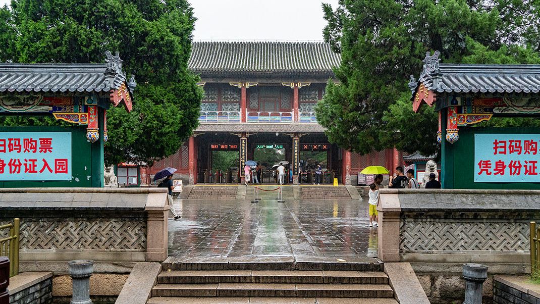 Северный вход во дворец