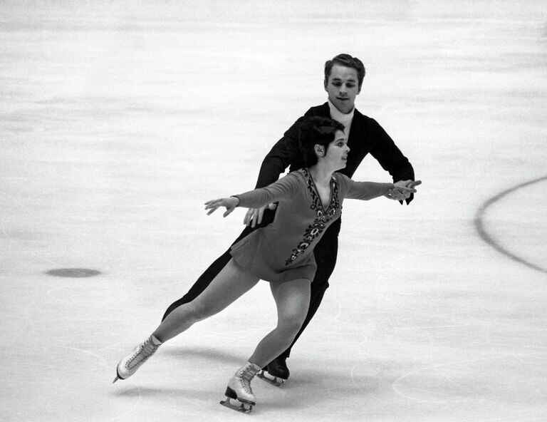 Роднина и Уланов на льду. Первая великая пара. СССР, начало 70-х.