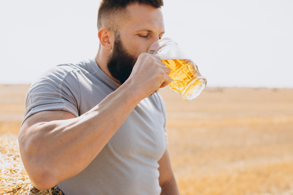 Особенности пивного алкоголизма. (источник изображения: freepik.com)