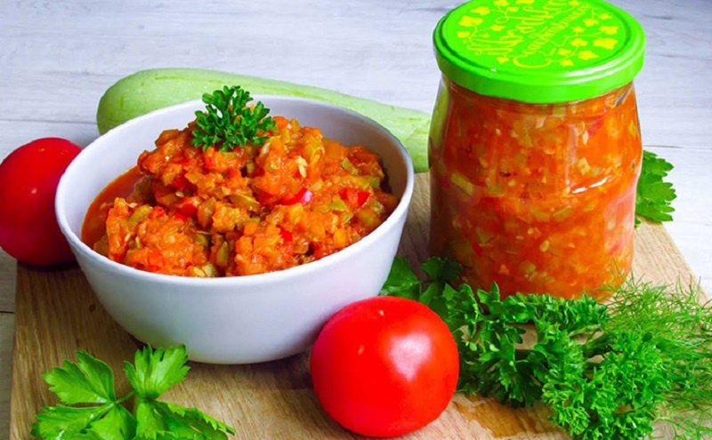Кабачковая икра с кусочками: летний вкус в каждой банке