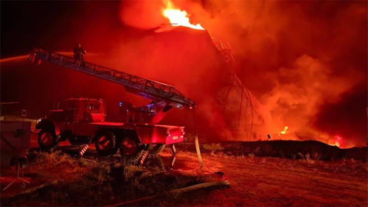    Кадры с горящей нефтебазы в Измаиле. Фото: соцсети