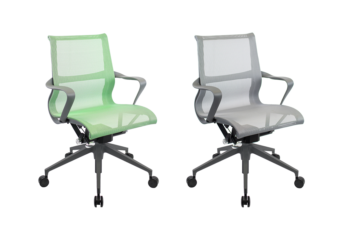 Кресло «Чикаго» с эргономичной спинкой и механизмом качания «топ-ган» выдерживает до 120 килограммов. Цена — 31 208* рублей.