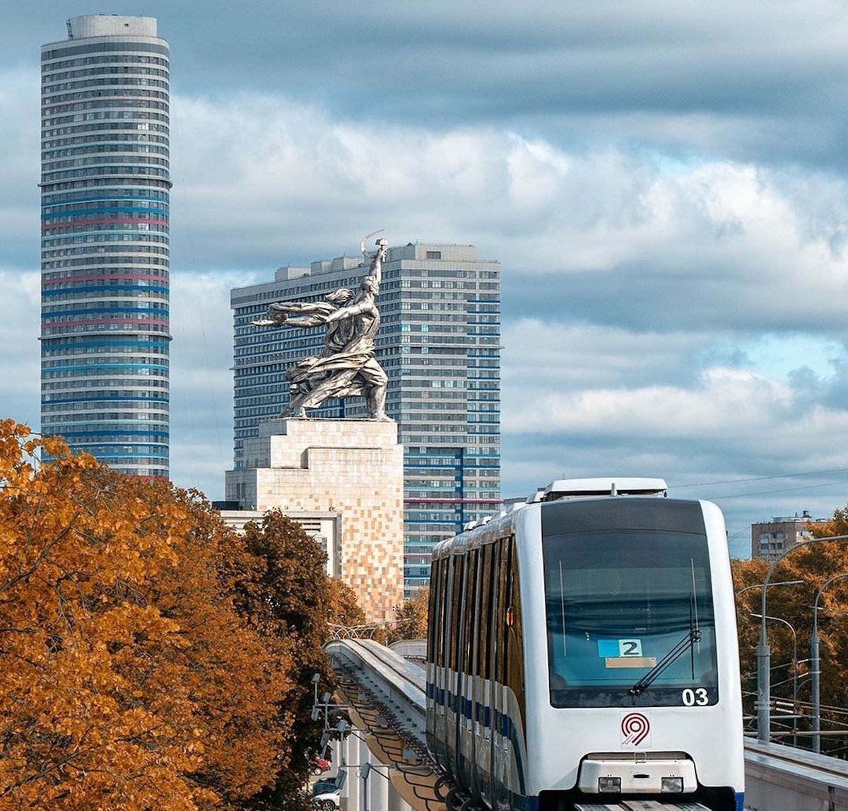 Три Москвы в одном кадре: лужковская, советская и собянинская. Фото: andrian_z