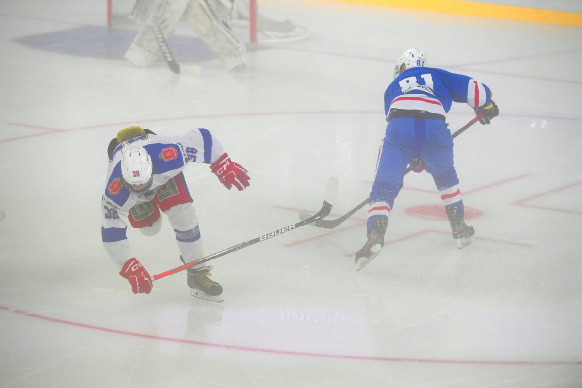    Финальный хоккейный матч на Кубок главы Карелии начался в Кондопоге. Фото: "Республика"/Сергей Юдин