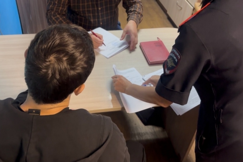    Мигранта задержали во время полицейского рейда.