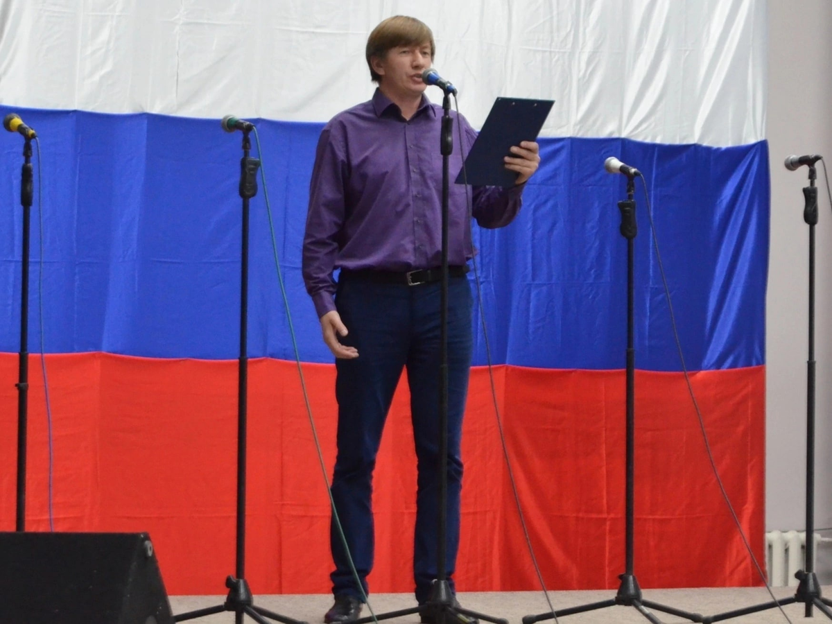 Николай Ремезов читает свои стихи