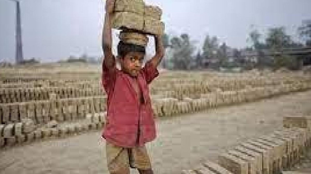    Дети на стройках: как обманом превращают в рабов