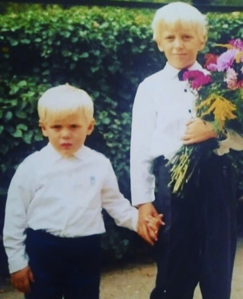     Сергей Павлович (слева) в детстве