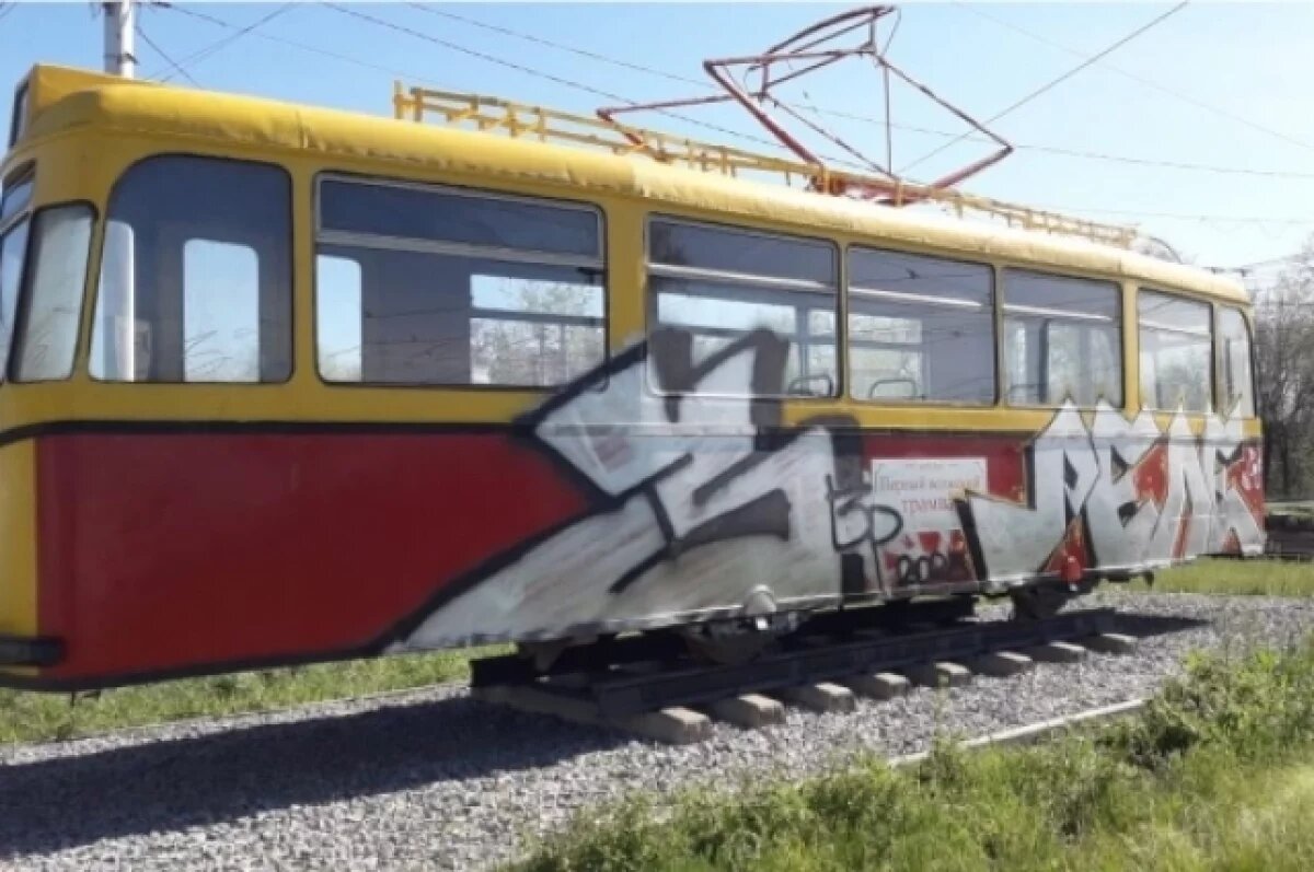    Губернатор Андрей Бочаров пообещал волжанам новый транспорт