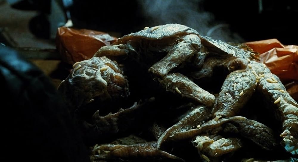 Кадр из фильма «Mimic». Режиссер: Гильермо дель Торо. Производство: Baltimore Pictures, Dimension Films, Miramax Films