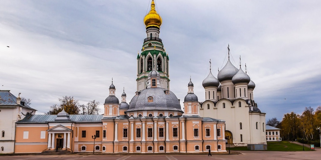 Центр Вологды с видом на Софийский собор и старинные дома