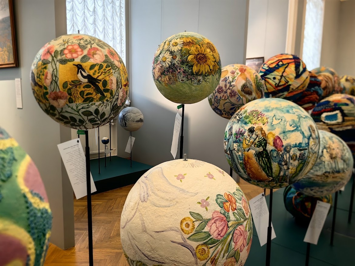 Выставка "Миры Саратовских художников". Листайте галерею