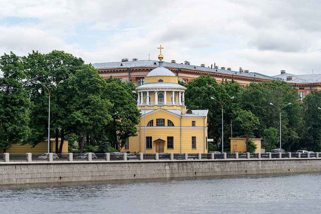 Церковь Благовещения на берегу Большой Невки