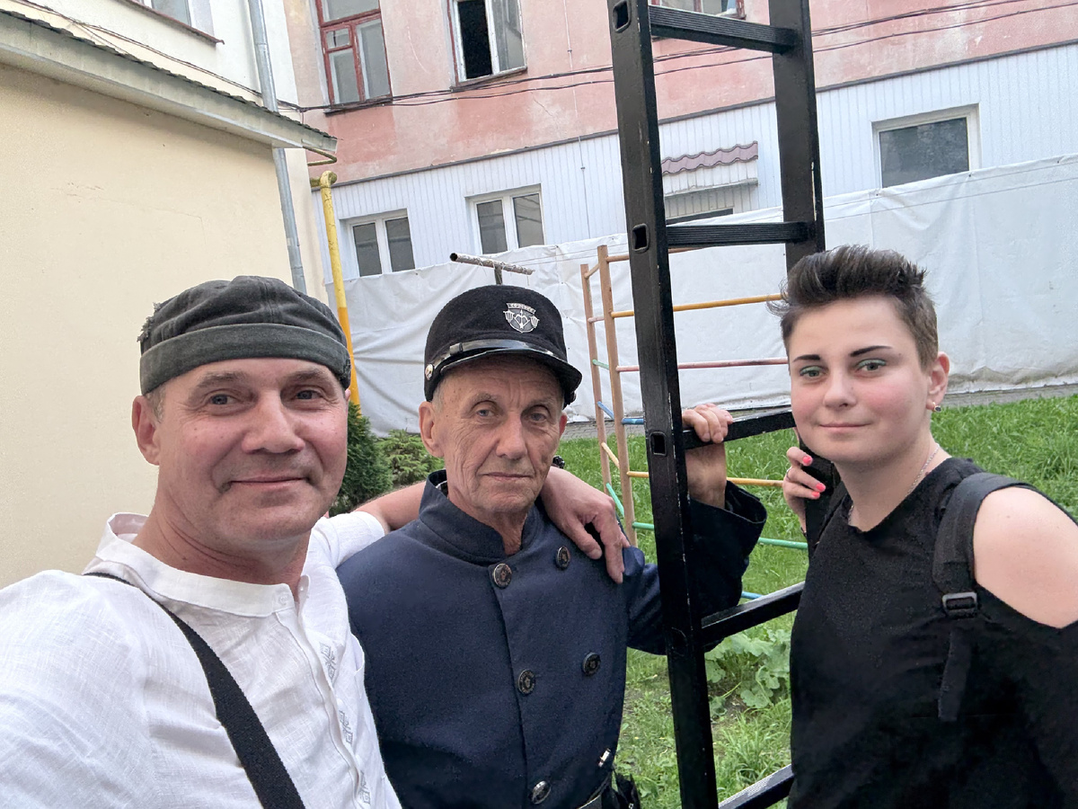 Александр, Виктор Петрович и Анастасия