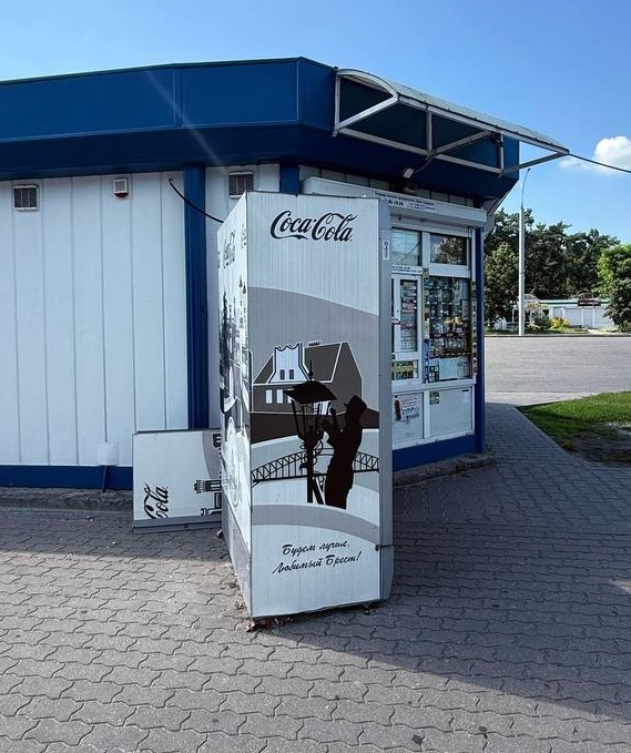 Виктор Петрович, брестский фонарщик, на рекламе известного бренда. 