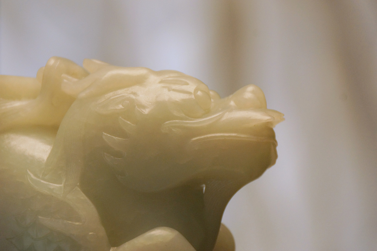 Цилинь. Китай, династия Цин (1644-1912), XVIII в. Государственный Эрмитаж, Санкт-Петербург. Учётный номер: ЛО-6. Фотография автора.