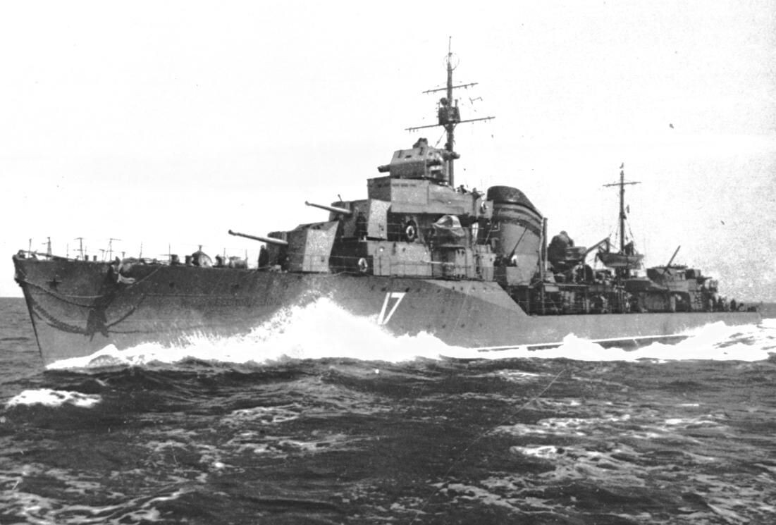 Один из эсминцев проекта 7. Ну как тут мальчишескому сердцу не влюбиться в такой. Кто считает семерку красивым кораблем, ставьте лайк! :)