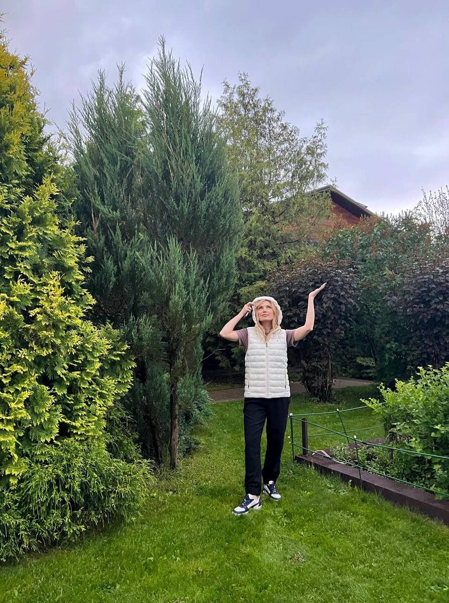 На фото: ведущая прогноза погоды на канале "Звезда" Ольга Паршина