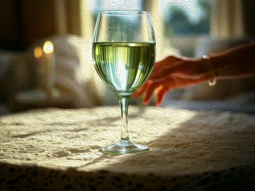 Бокал, отсвечивающий желто-зеленой гаммой