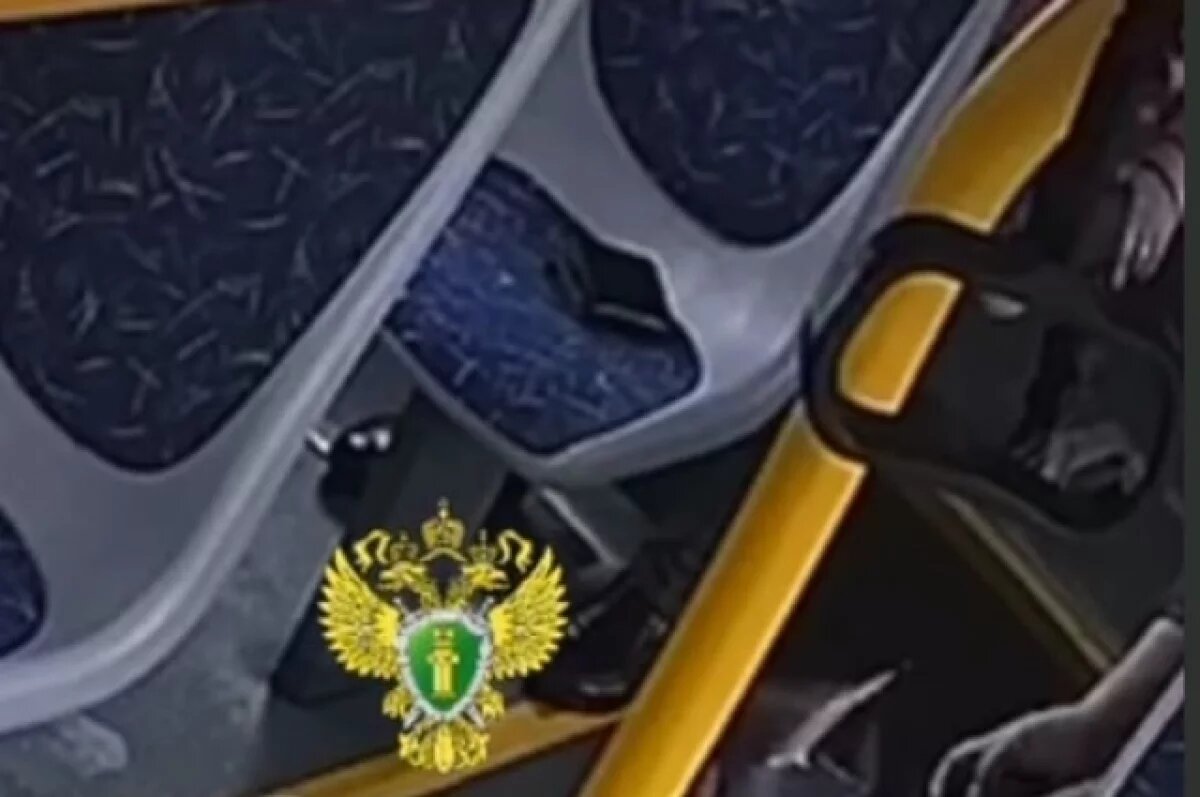    В Петербурге 63-летняя украла кошелек у пассажира автобуса