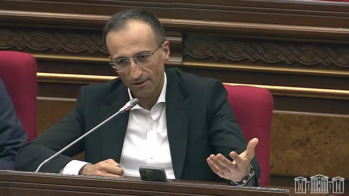 © Photo : press office of the Parliament of Armenia