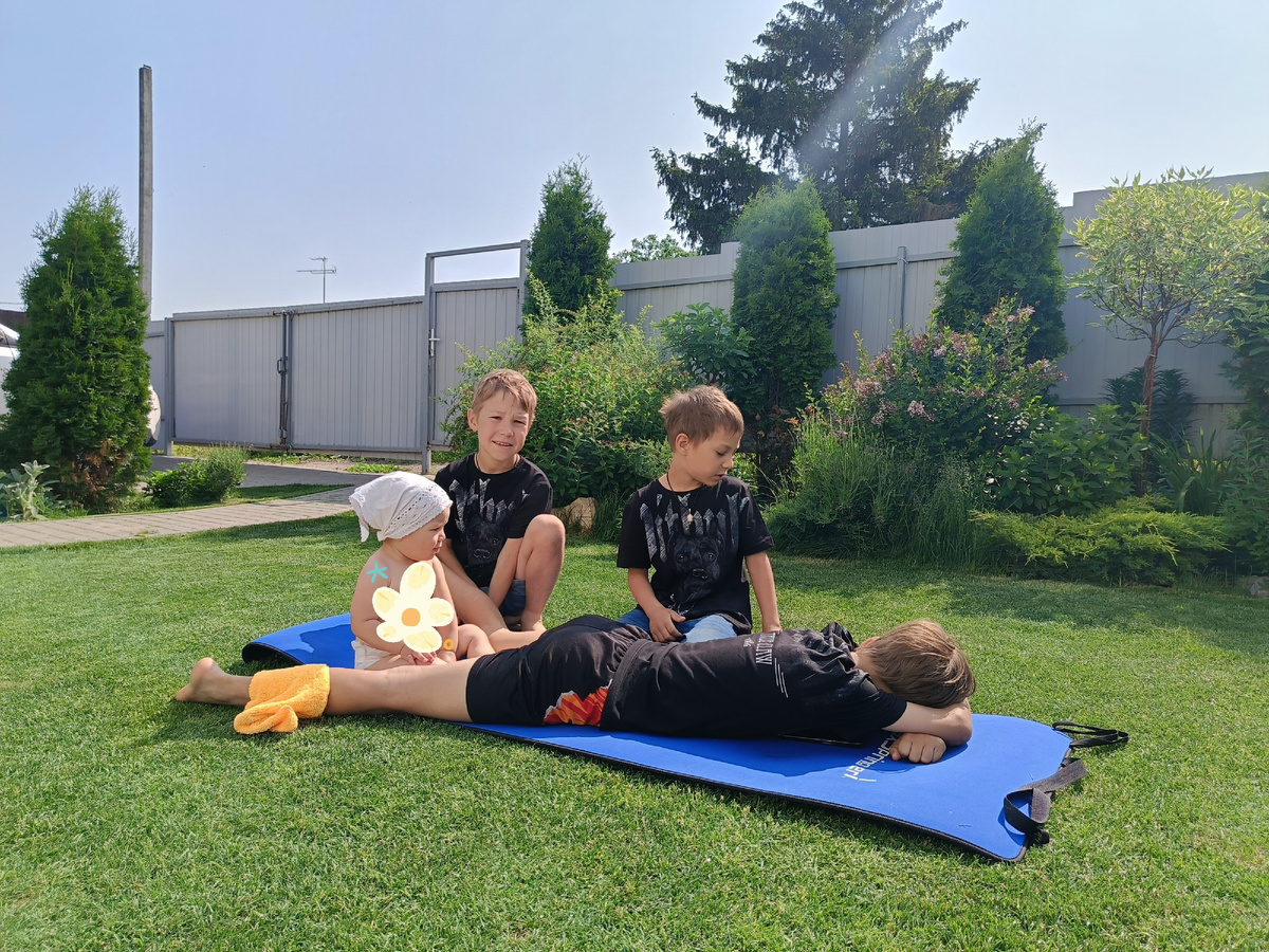 Сад автора, три сына и лапочка-дочка