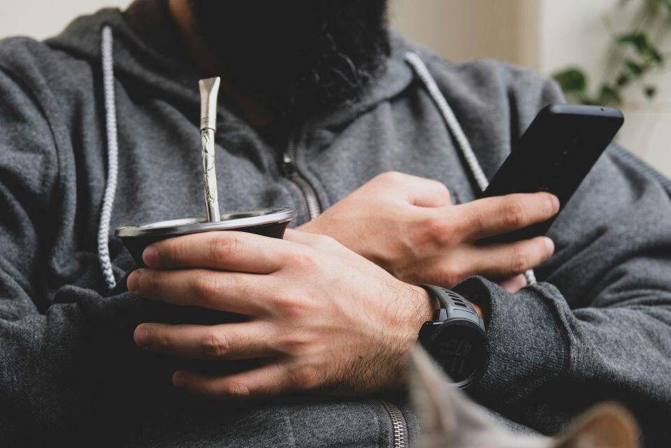    Мобильный телефон, связь. Источник: unsplash.com