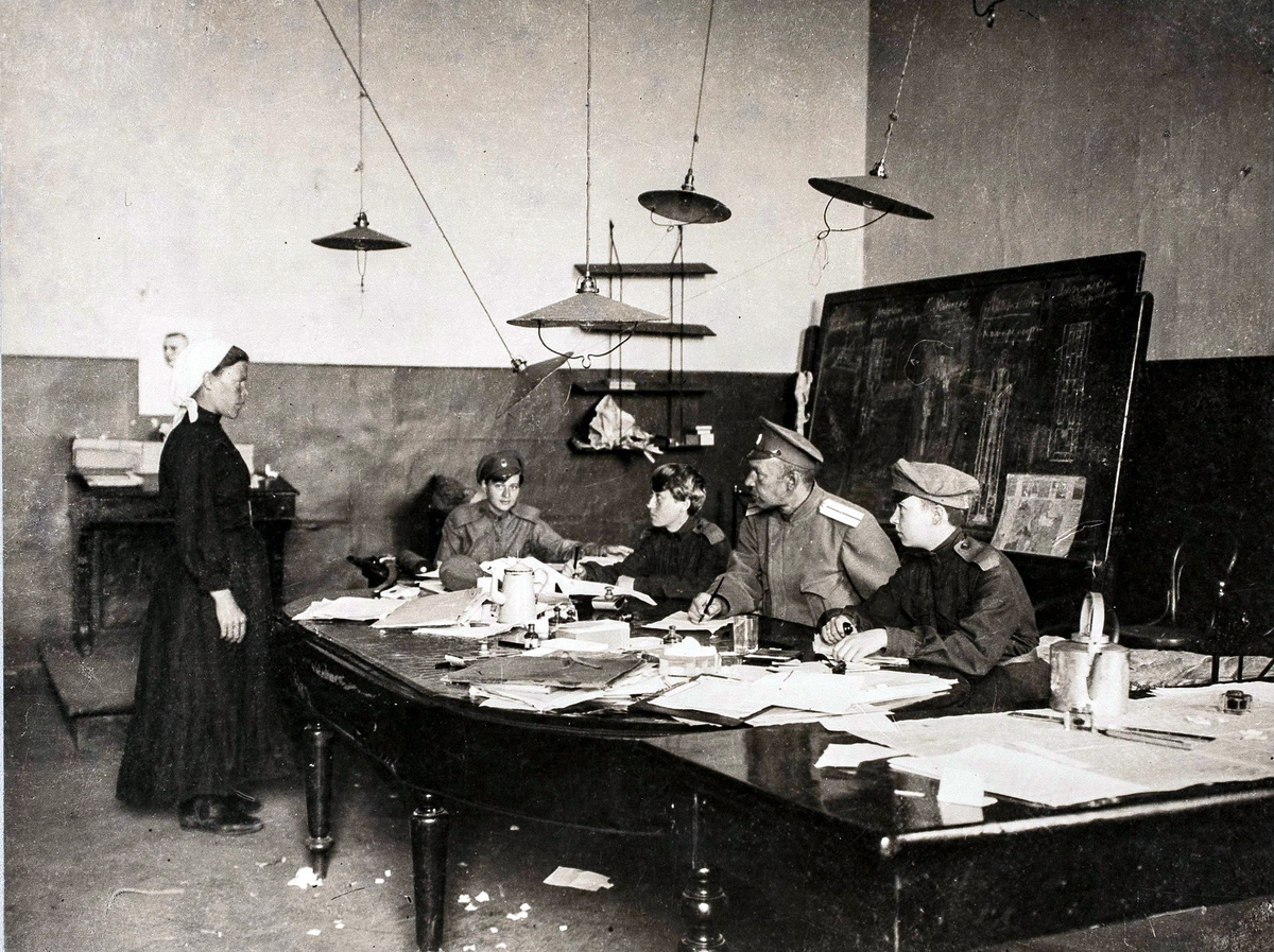
01. Запись в женский батальон